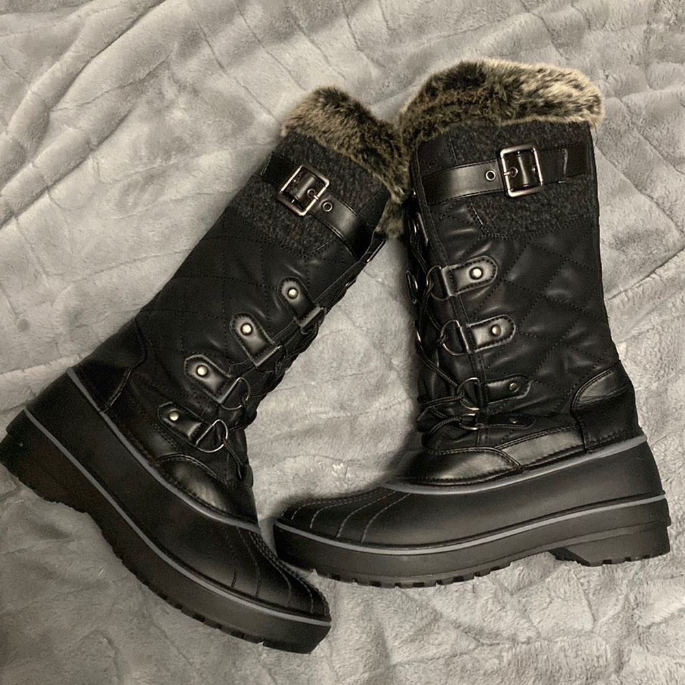 Snow boots size 8